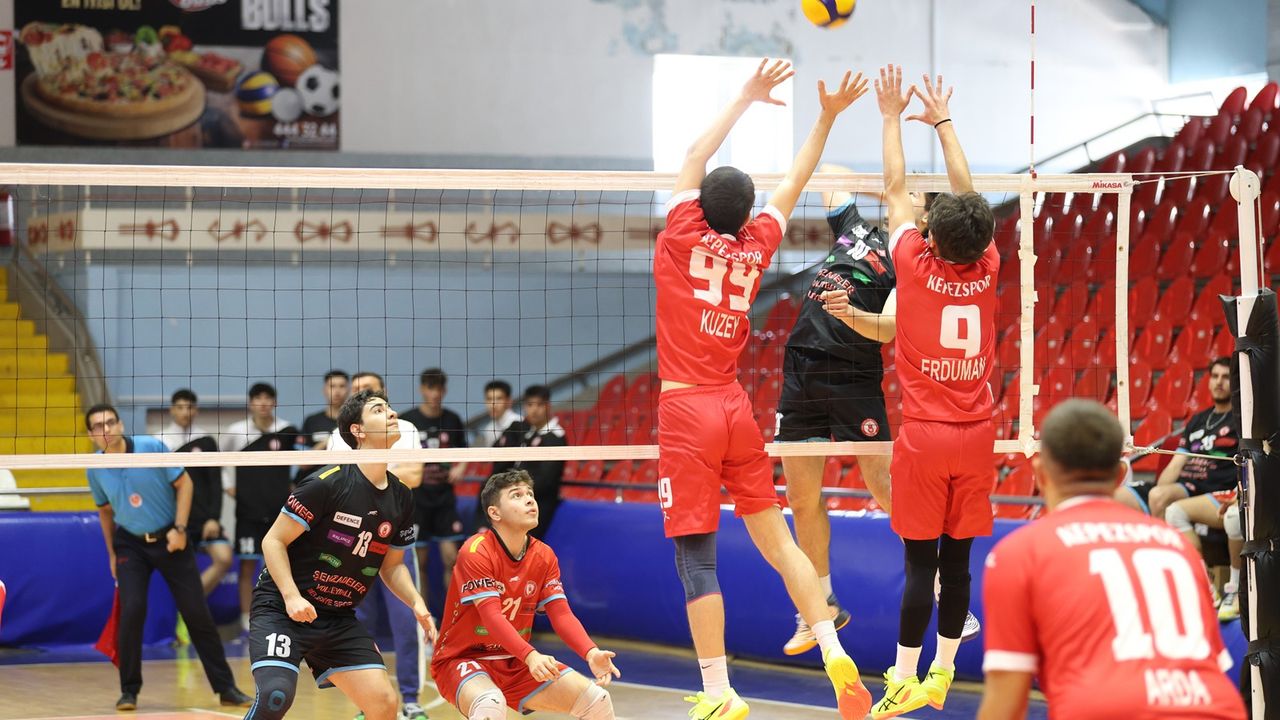 Şehzadeler Belediyespor genç erkek takımı bölge şampiyonu oldu
