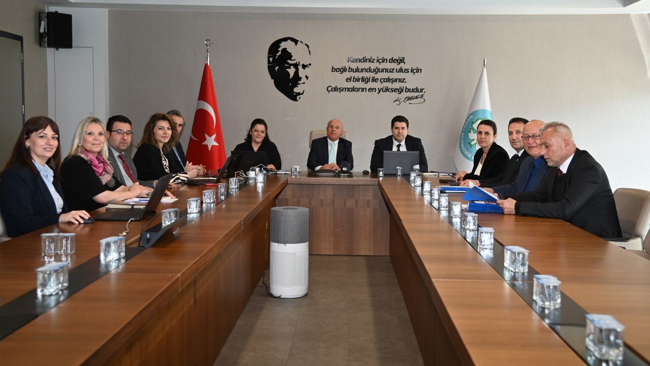 Büyükşehir "Mevzuat İnceleme Komisyonu" toplandı
