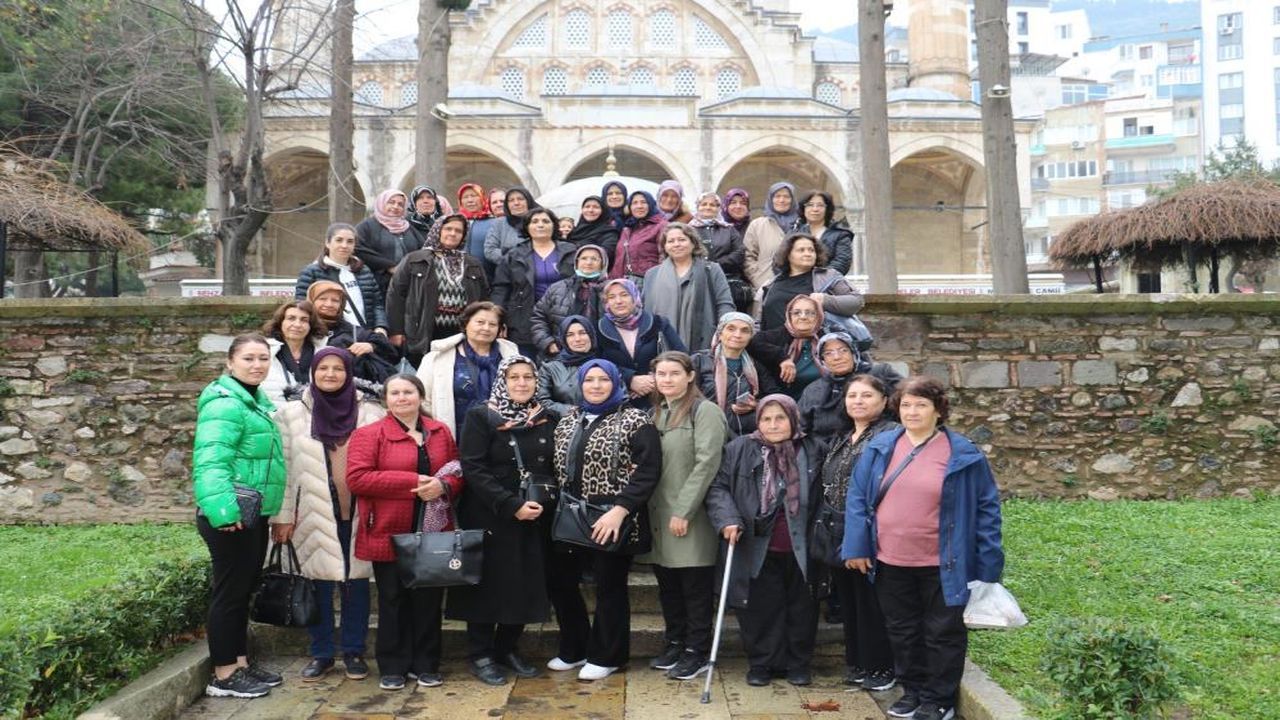 Saruhanlılı kadınlar Manisa’yı adım adım gezdi!