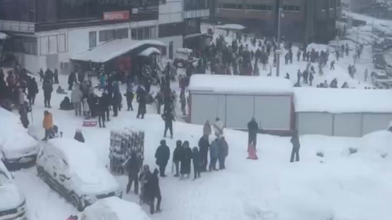 Otelde yangın ihbarı ekipleri harekete geçirdi