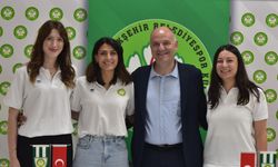 Manisa BBSK, voleybol’da iç transferde üç isimle sözleşme imzaladı