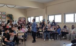 Okudukları kitabın yazarıyla bir araya geldiler