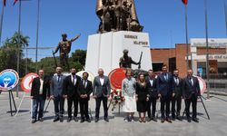 CHP Manisa gençlerin bayramını kutladı