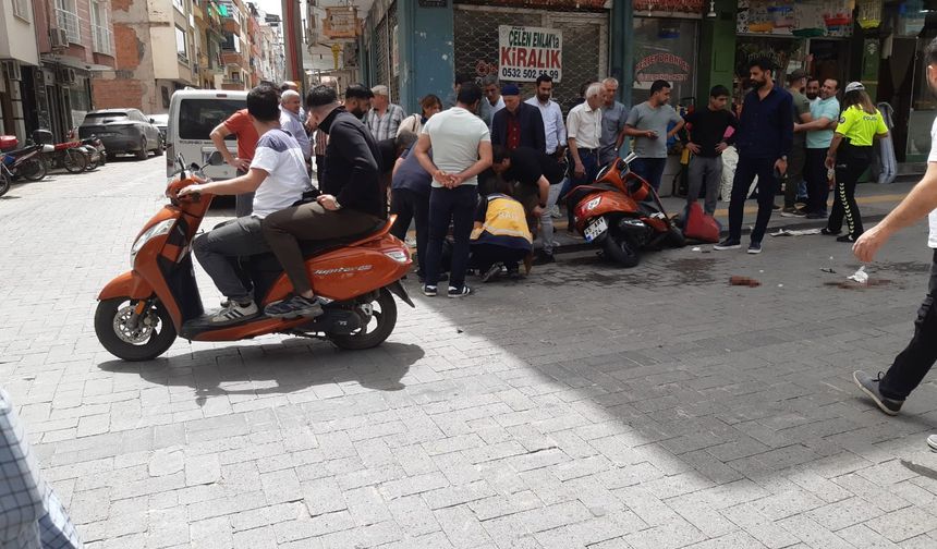 Manisa'da 3 motosiklet kafa kafaya çarpıştı